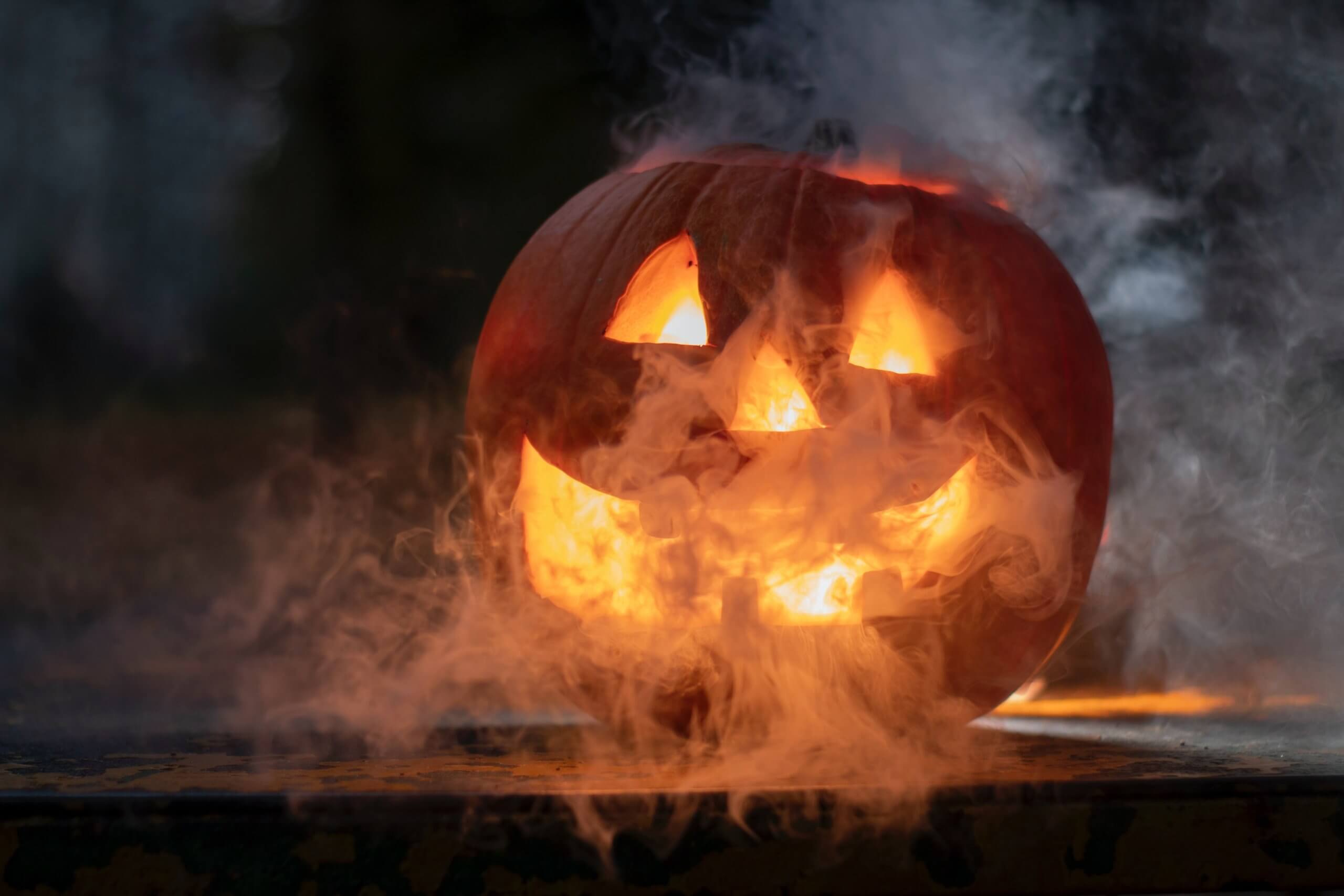 Halloween scary movies and books list, recommendations from a copywriter